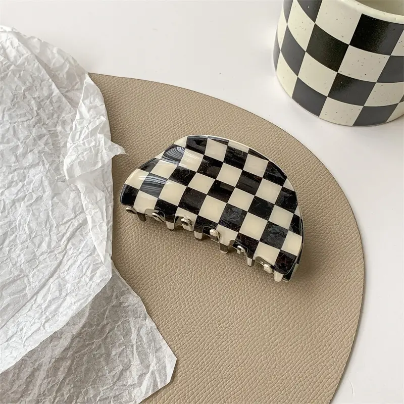 Black White Checkered Shark Clip for Women — feature 5