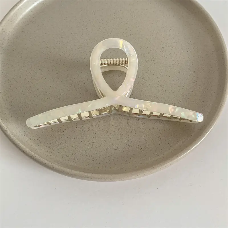 Oversized Retro Shark Clip for Women Gold Plated - Image 13