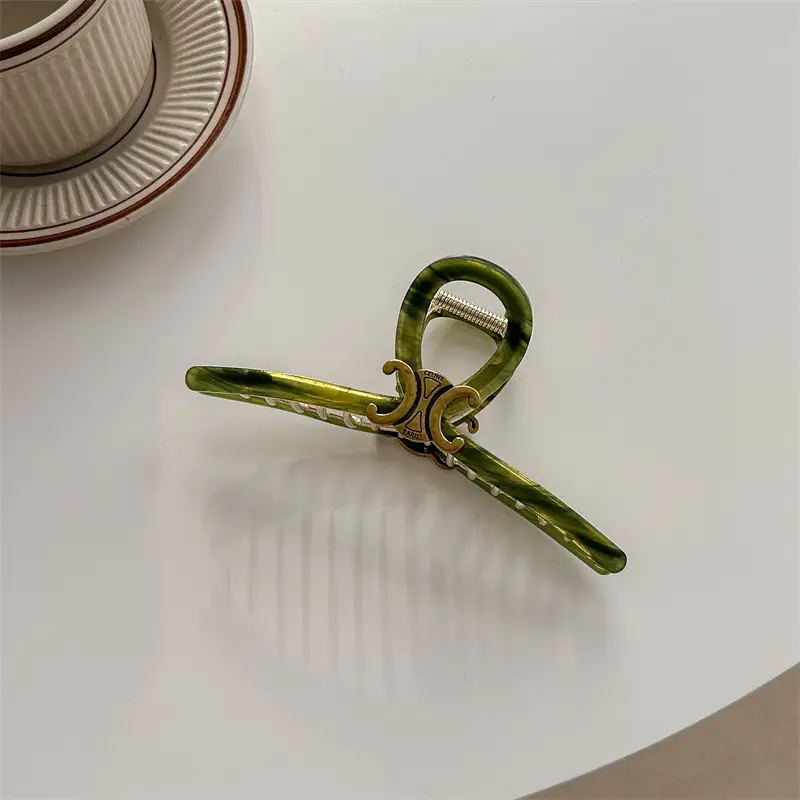 Oversized Retro Shark Clip for Women Gold Plated - Image 3