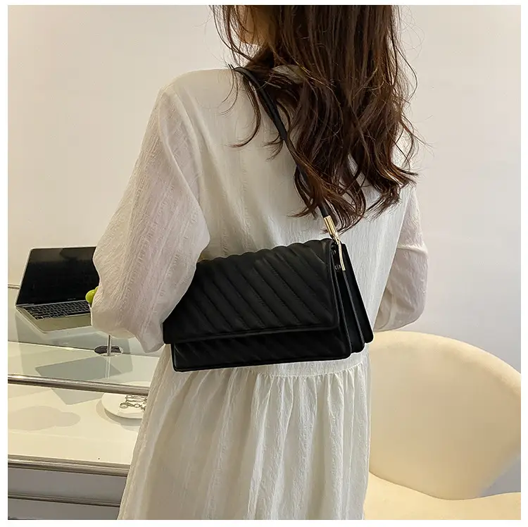 Women's Brown Textured Shoulder Bag 2023 Summer — feature 9
