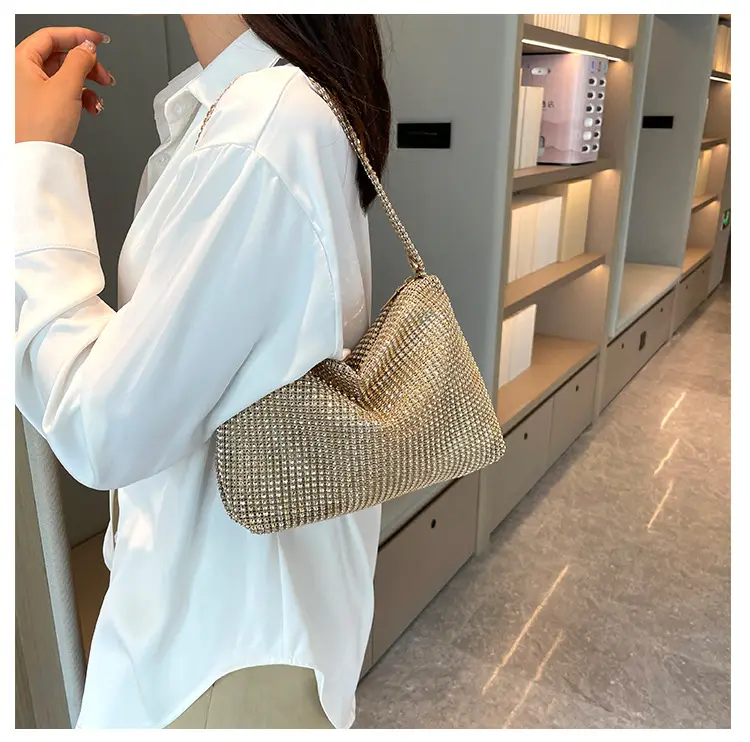 2023 Summer Women's Distinctive Black Knitted Shoulder Bag — feature 13