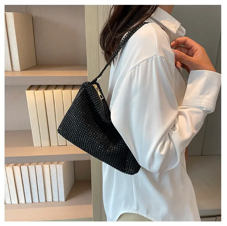 2023 Summer Women's Distinctive Black Knitted Shoulder Bag — feature 16