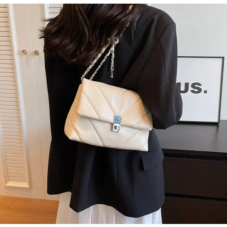 Chain Crossbody Bag Cream Diamond Embroidery 2023 — feature 13