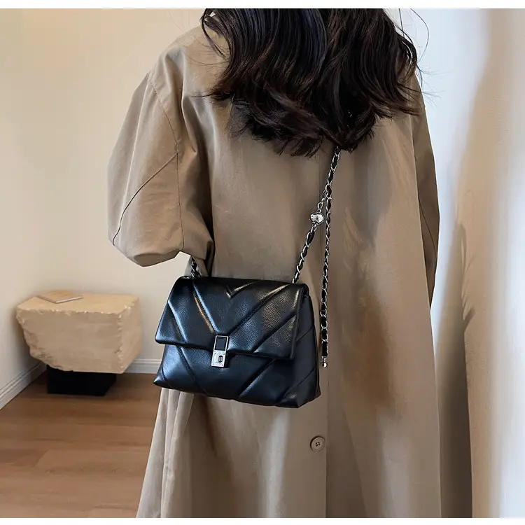 Chain Crossbody Bag Cream Diamond Embroidery 2023 — feature 21