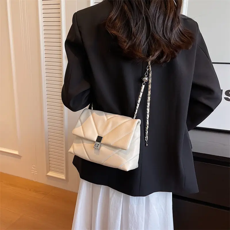 Chain Crossbody Bag Cream Diamond Embroidery 2023 - Image 3