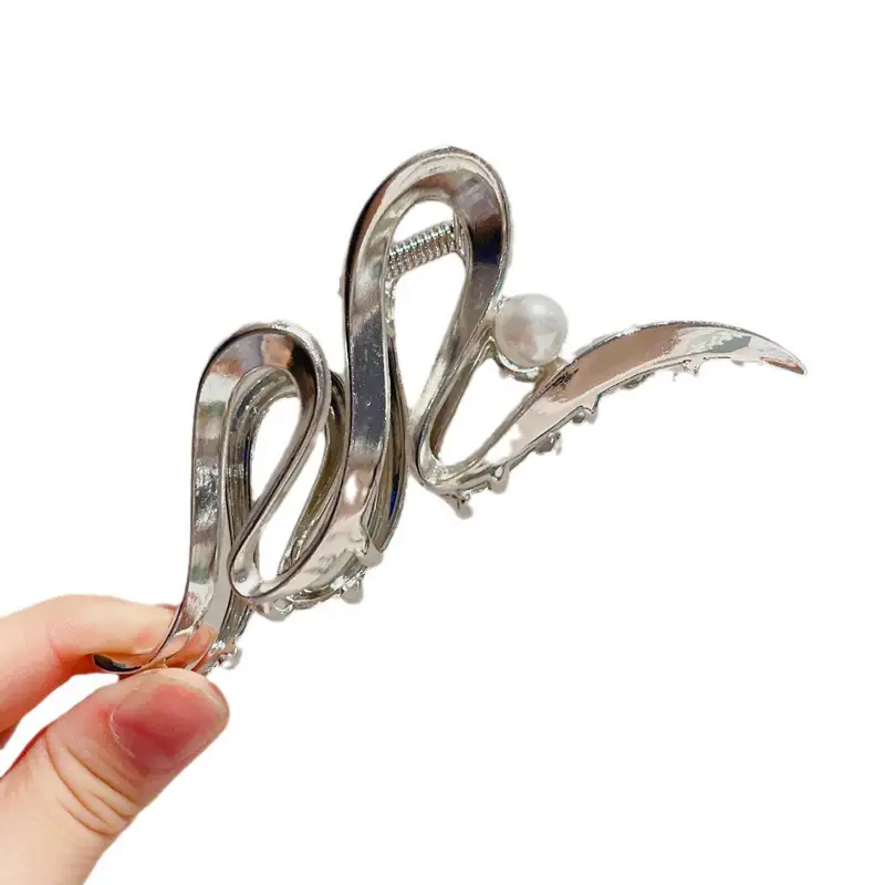 Tulip Shark High-Grade Hair Clip for Women - Image 10