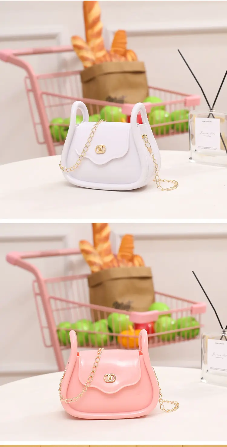 Women's Green Shoulder Bag 2023 Fashion Trend — feature 13