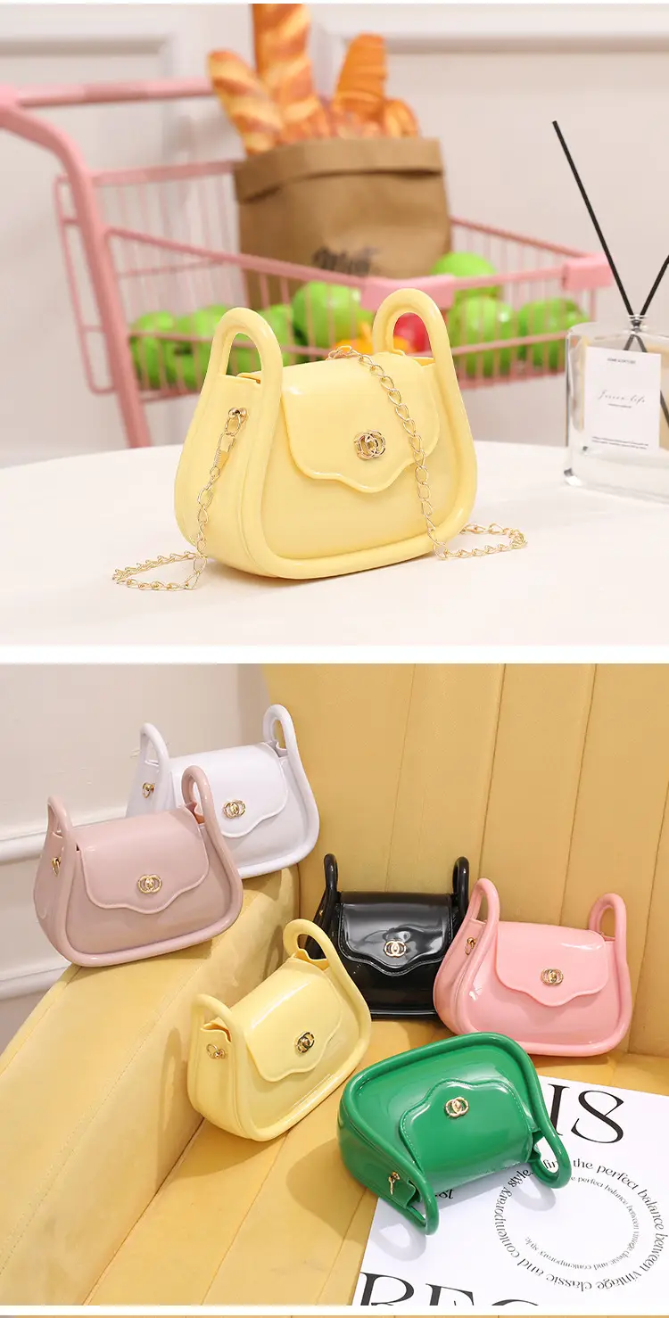 Women's Green Shoulder Bag 2023 Fashion Trend — feature 15