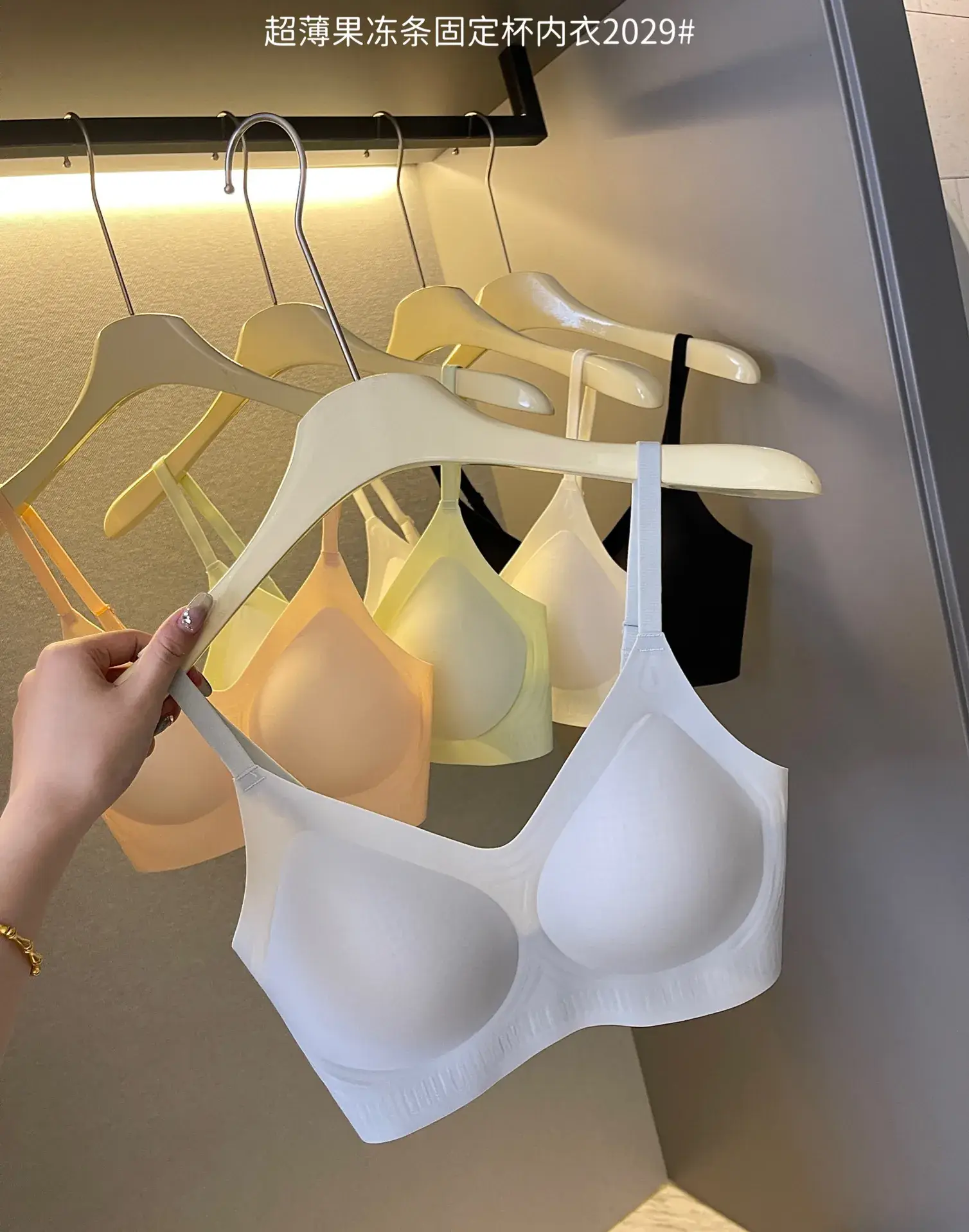 Ultra-Thin Jelly Seamless Underwear Small — feature 2
