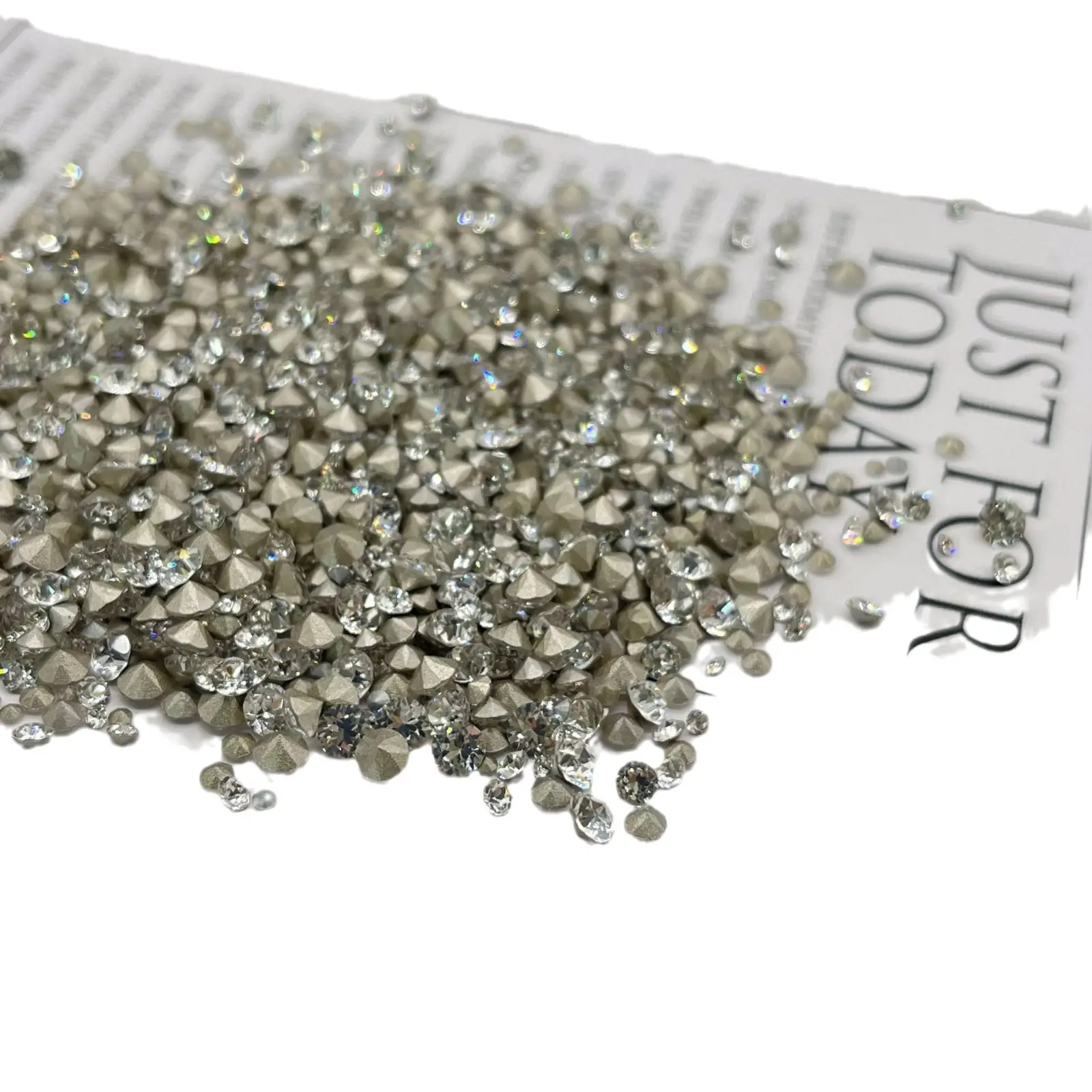 33 Cut Pointed Bottom Round White Fake Rhinestones