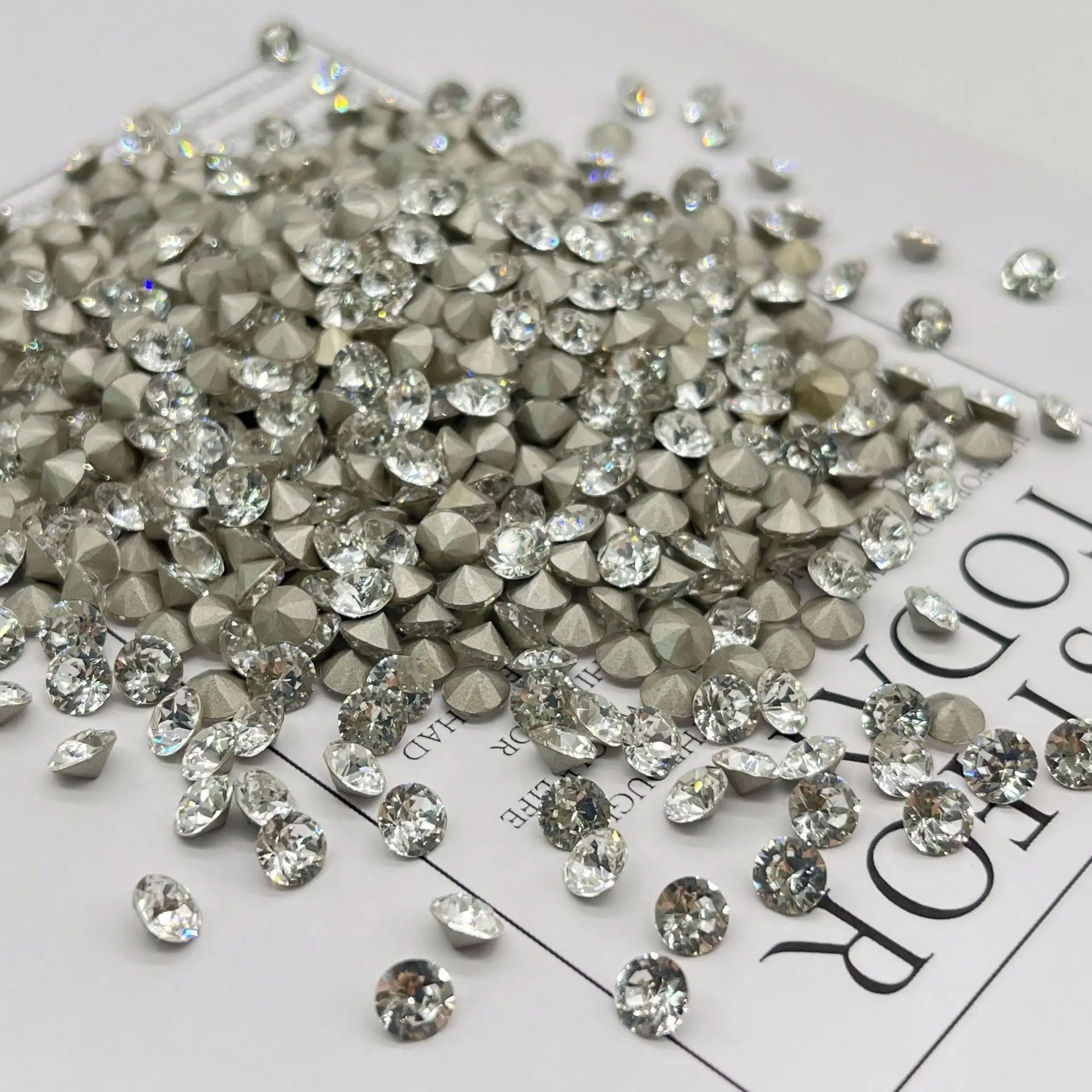 33 Cut Pointed Bottom Round White Fake Rhinestones — feature 13
