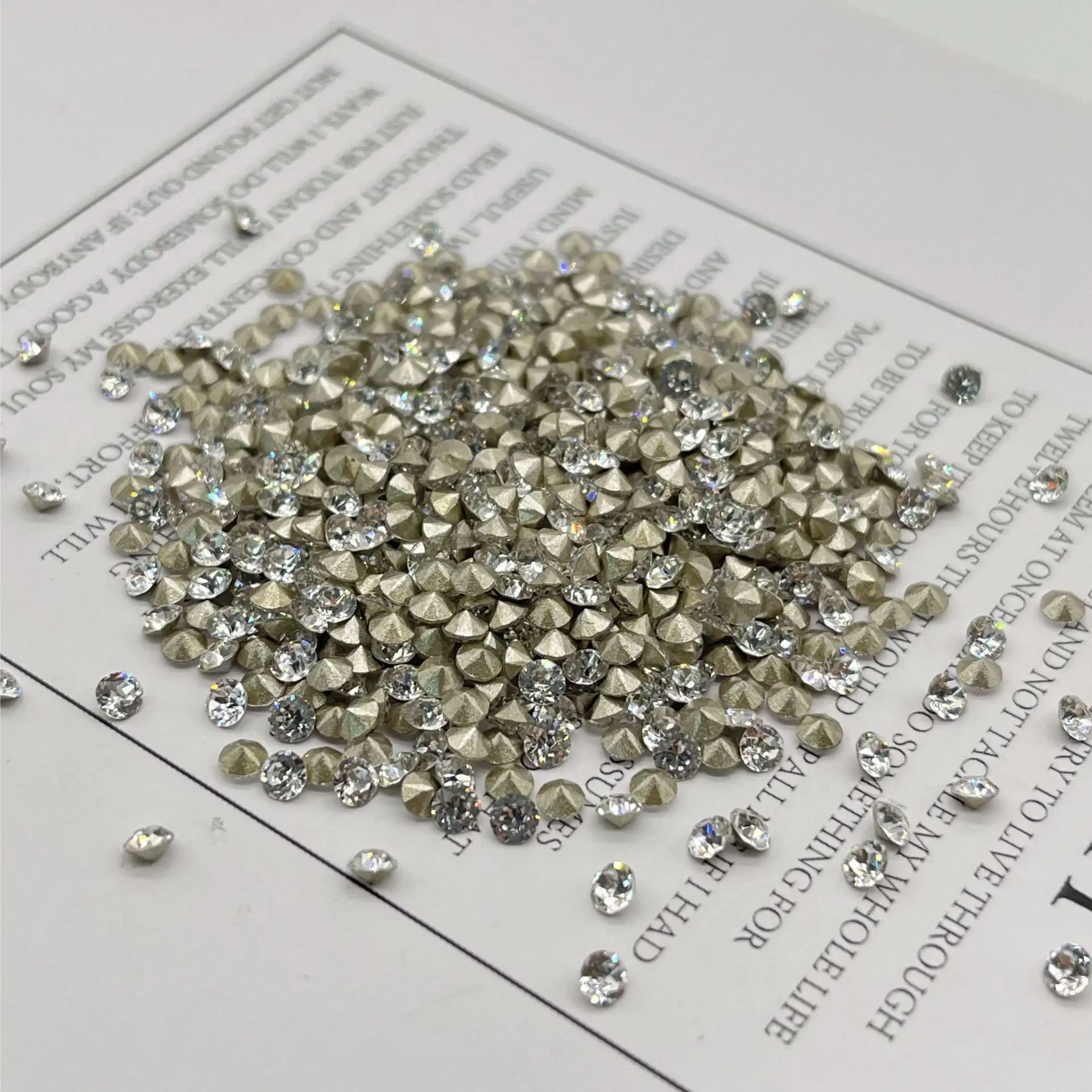 33 Cut Pointed Bottom Round White Fake Rhinestones — feature 14