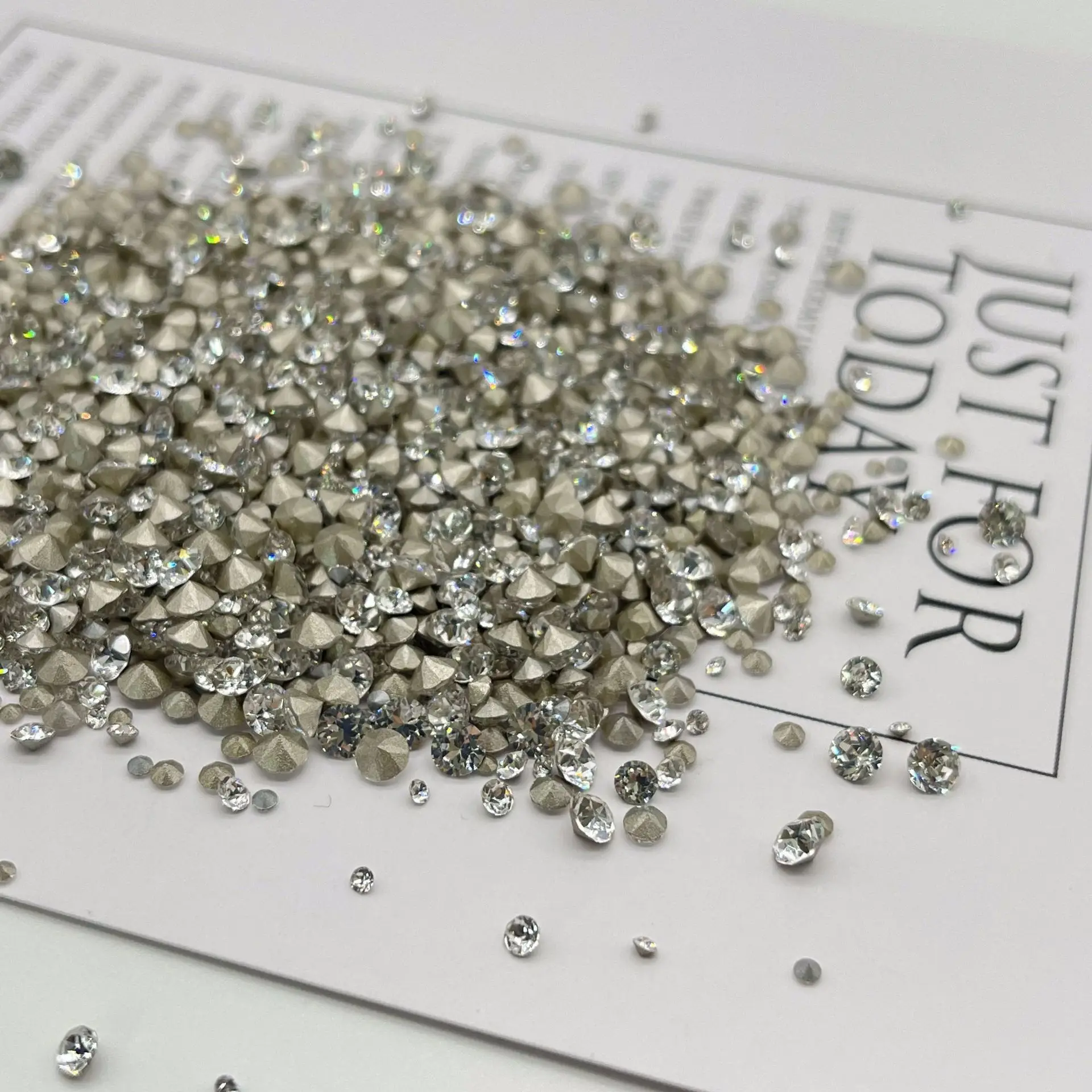 33 Cut Pointed Bottom Round White Fake Rhinestones — feature 15