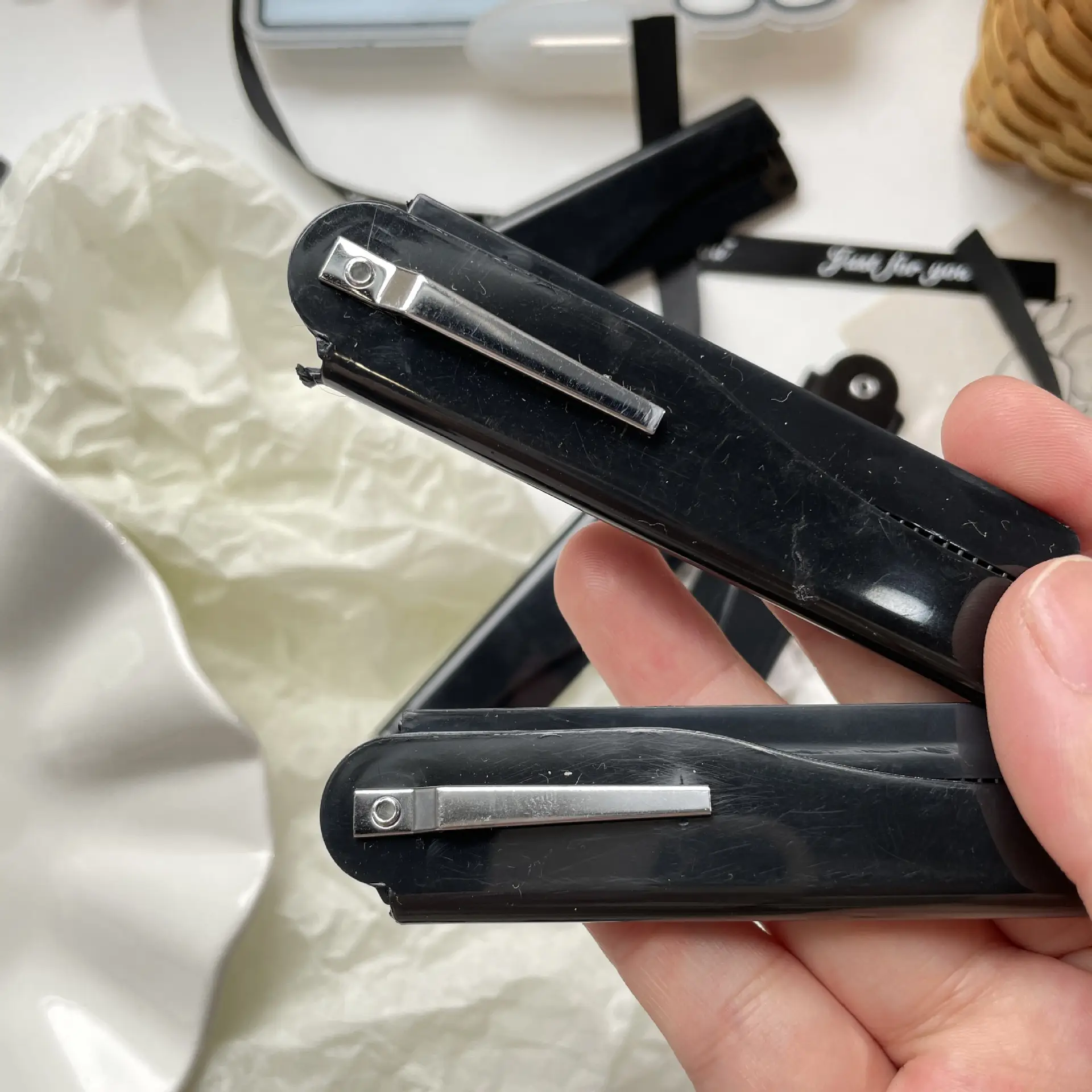 Mini Folding Hair Comb for Women Black Portable Bangs — feature 3