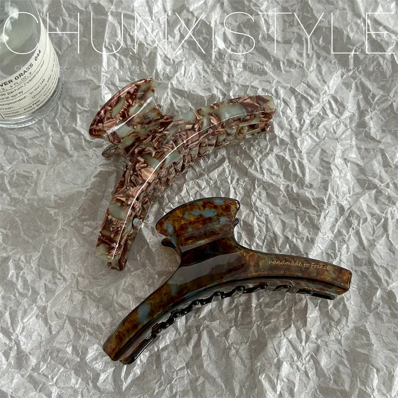Retro Shark Grip Hair Back for Women - Image 3