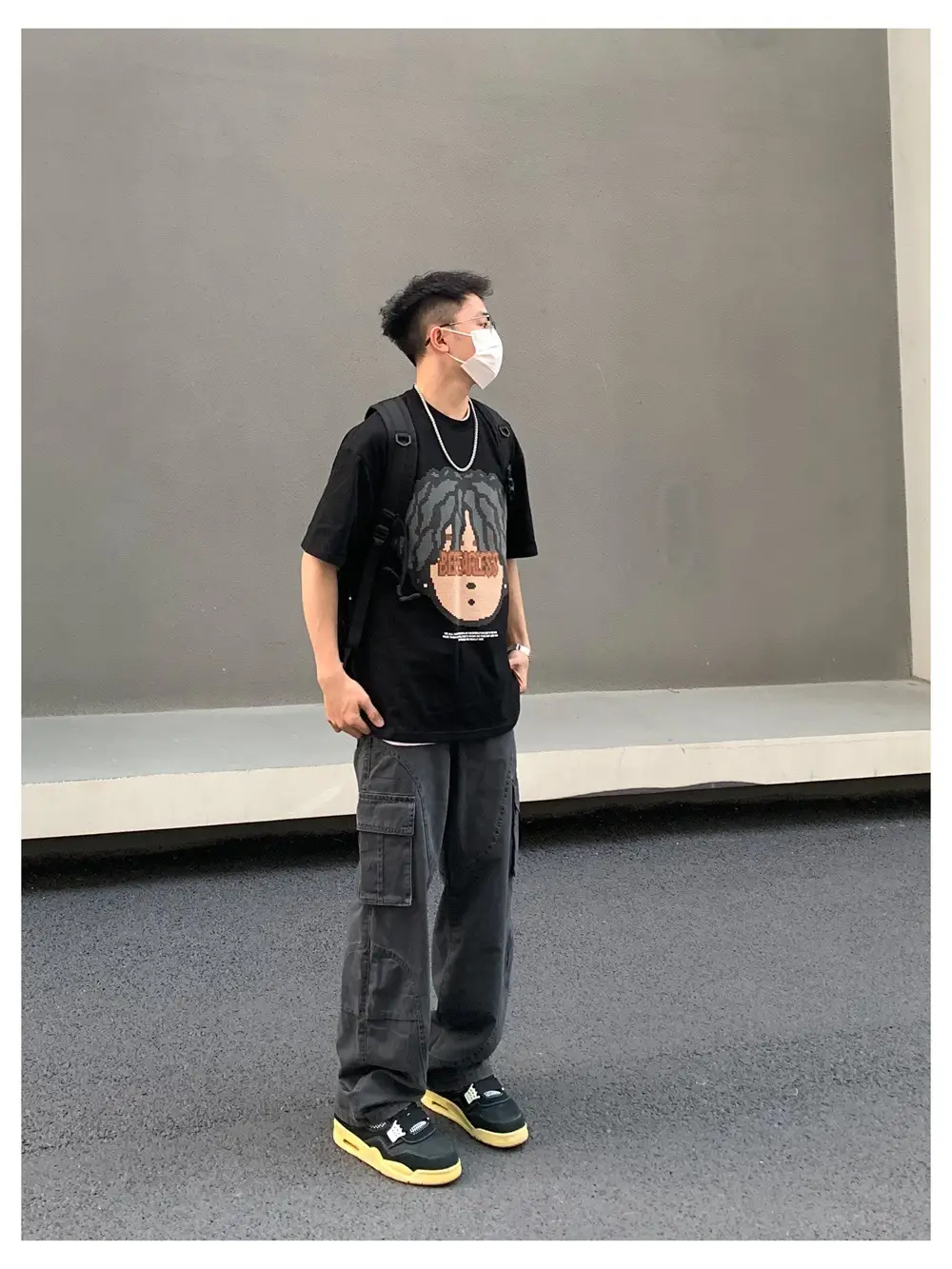 Men's Green Cargo Pants with Vintage Graphic T-Shirt — feature 7