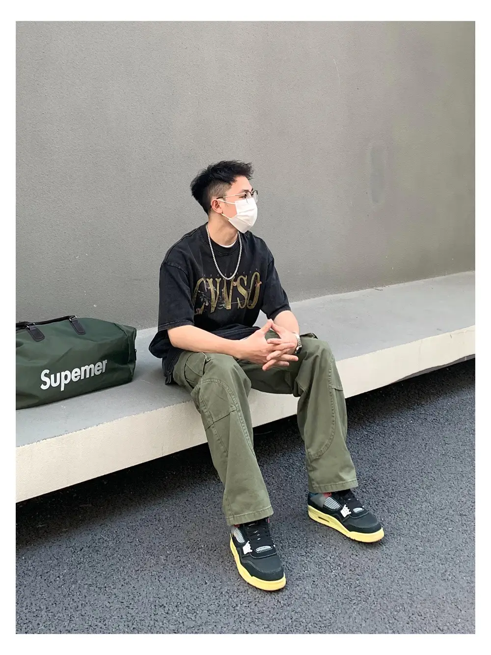 Men's Green Cargo Pants with Vintage Graphic T-Shirt — feature 8