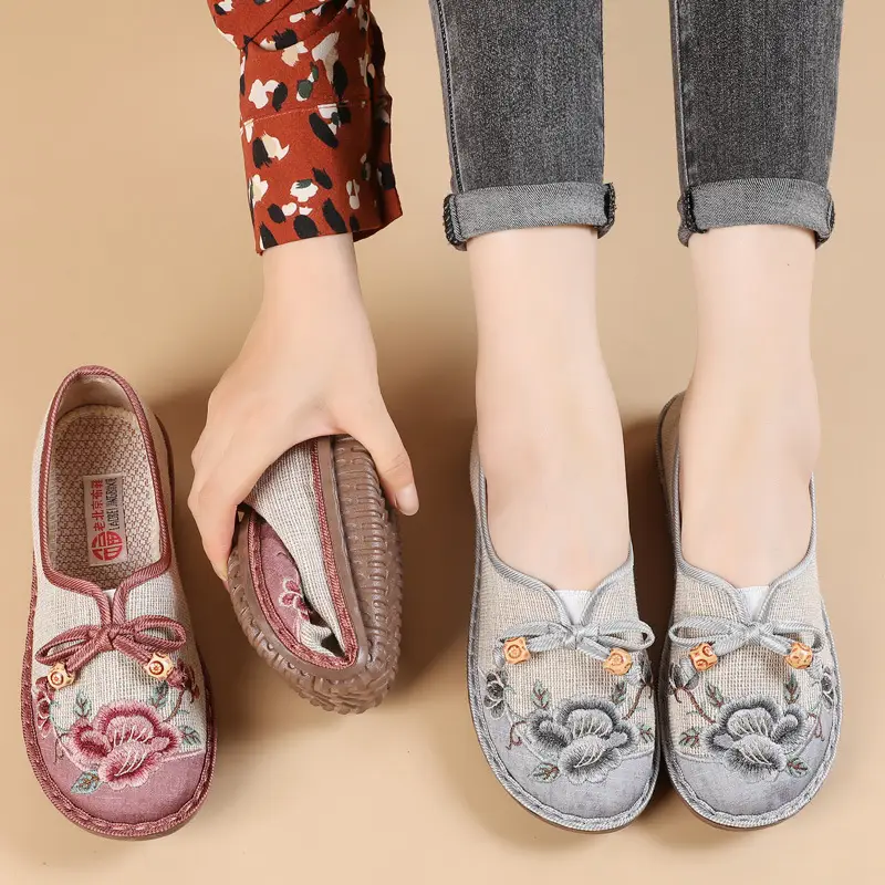 Ethnic Style Embroidered Shoes for Women, Retro Fashion Flats-Soled Mom Shoes, Comfortable Soft-Soled Old Beijing Cloth Shoes for Women - Image 4