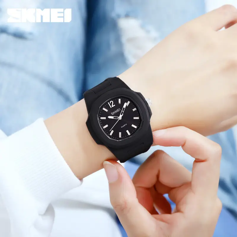 Men's Black Waterproof Quartz Watch for Youth - Image 7