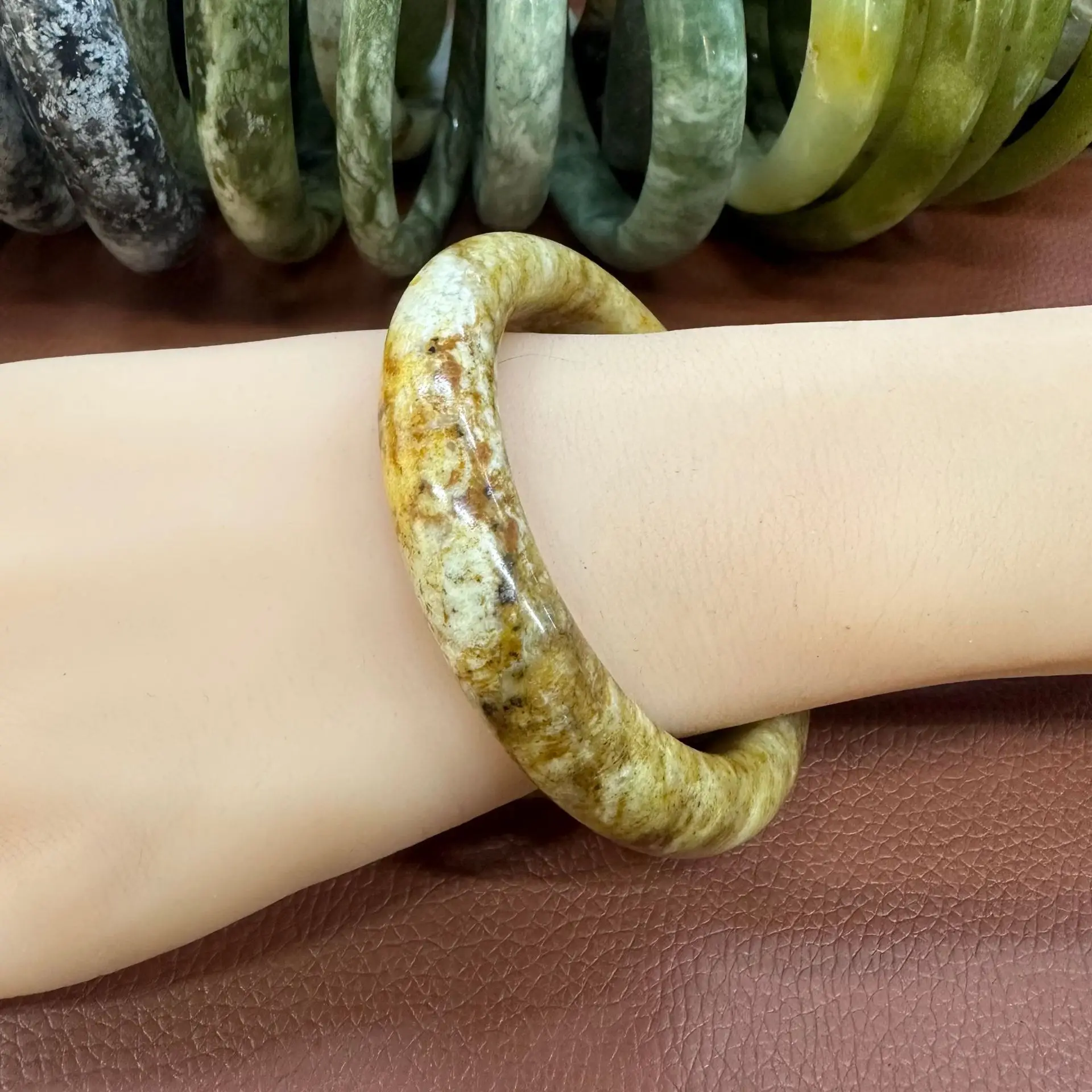 Natural Xiuyu Jade Bracelets Earth Blue Blood Vessel Red Lemon Yellow Dark Blue Dark Green Fenda Liaoyang — feature 4
