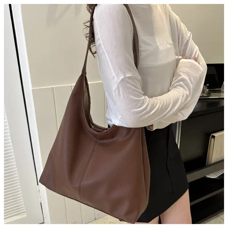 Women's Large Capacity Retro Brown Shoulder Bag 2023 — feature 11