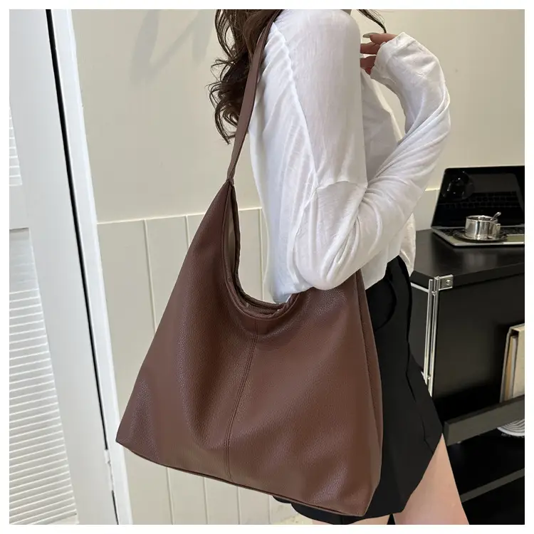 Women's Large Capacity Retro Brown Shoulder Bag 2023 — feature 12