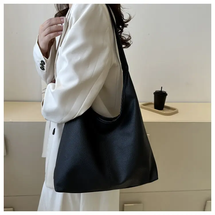 Women's Large Capacity Retro Brown Shoulder Bag 2023 — feature 16