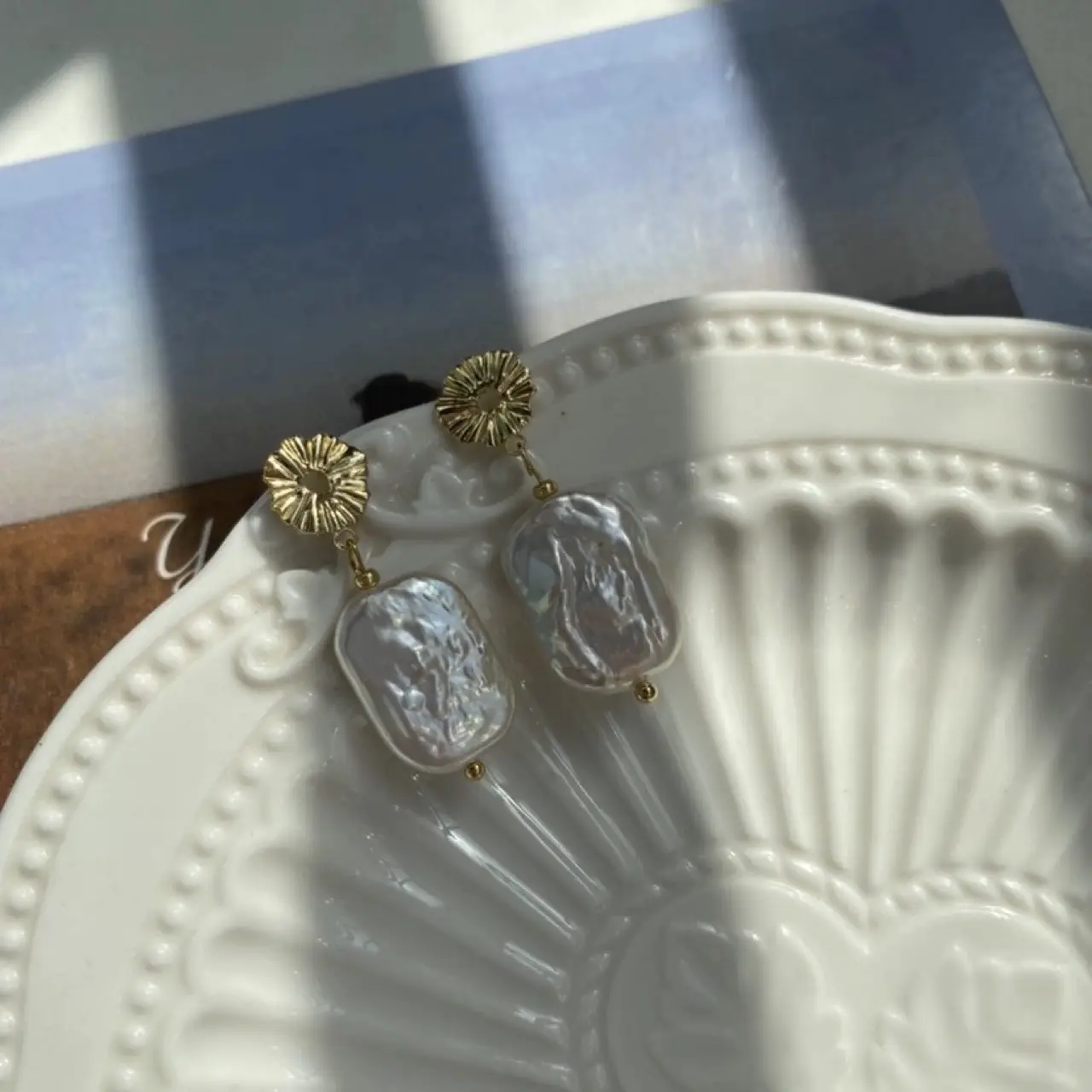 French Retro Pearl Earrings Silver Needle Niche - Image 3
