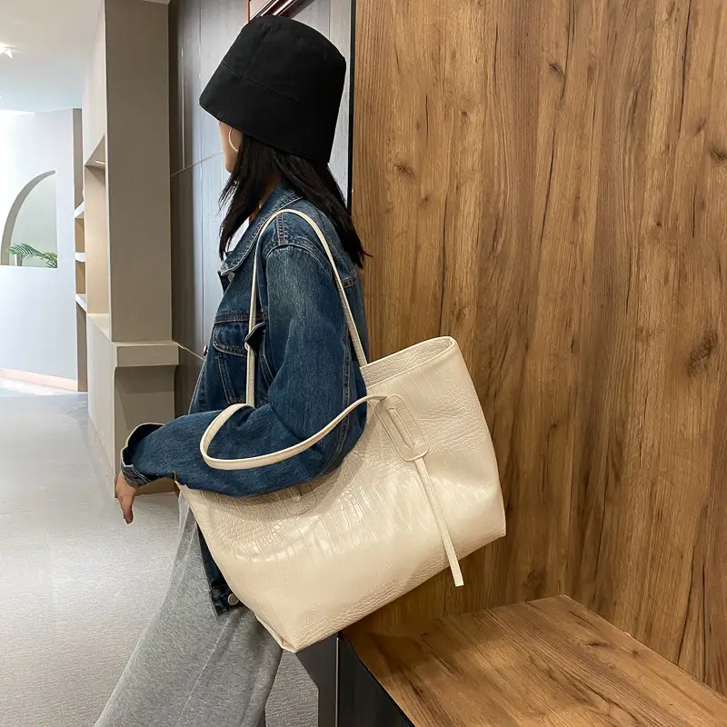 Simple Large Capacity Women's Beige Tote Bag - Image 6
