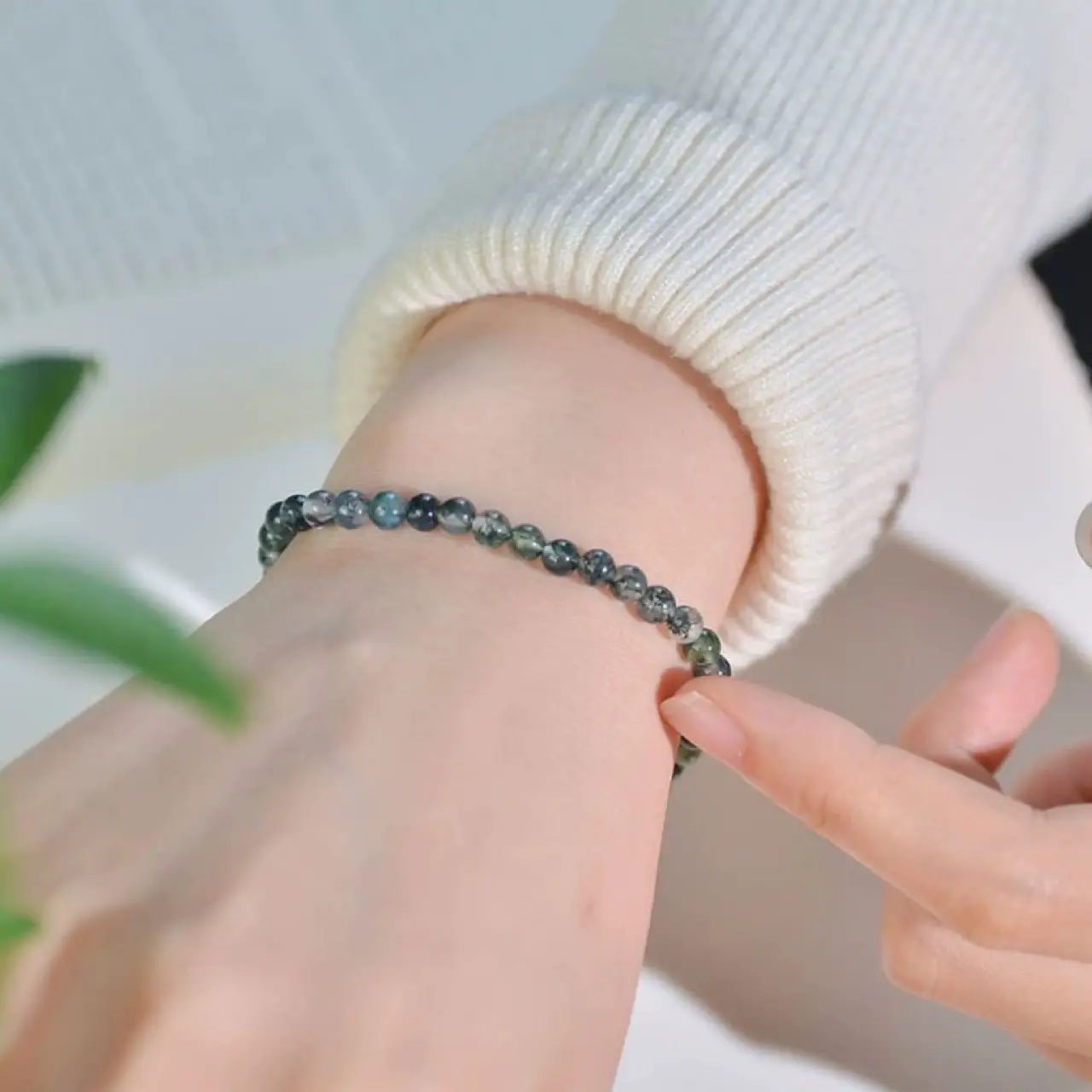 Women's Green Crystal Jade Bracelet for Summer - Image 3