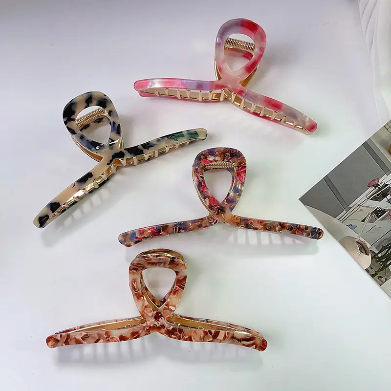 Oversized Hair Clip Shark Grip 13.5cm