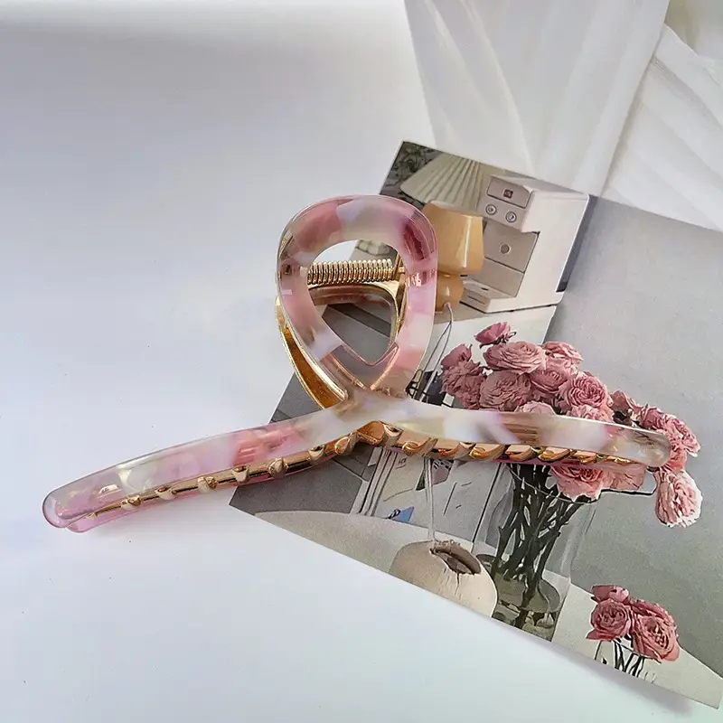 Oversized Hair Clip Shark Grip 13.5cm — feature 10