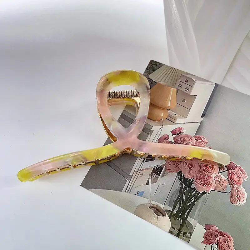 Oversized Hair Clip Shark Grip 13.5cm
