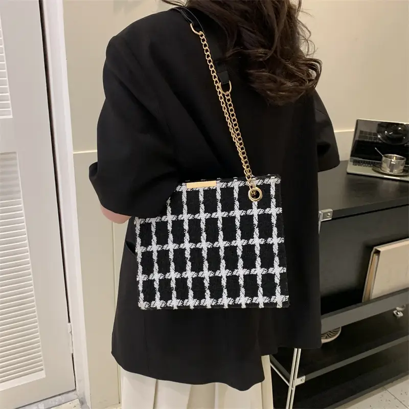 Women's Black Plaid Shoulder Bag with Gold Chain - Image 8