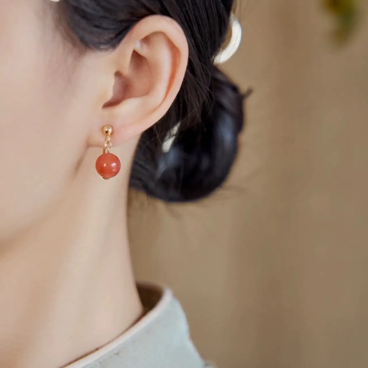 Natural South Red Agate Ear Clip Women's Earrings - Image 3