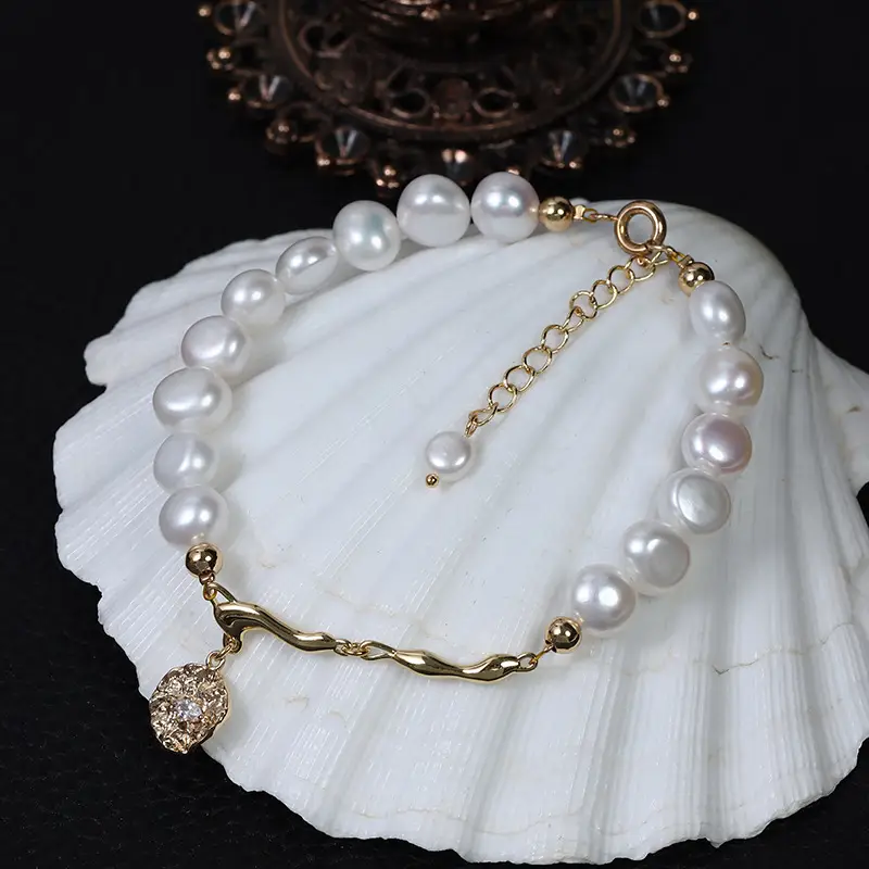 Luxury Pearl Bracelet with Diamond Pendant