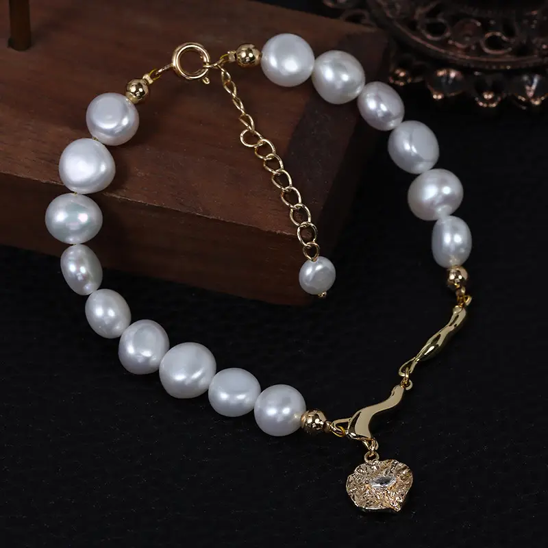Luxury Pearl Bracelet with Diamond Pendant