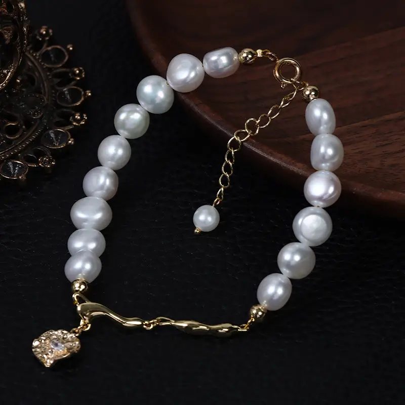 Luxury Pearl Bracelet with Diamond Pendant