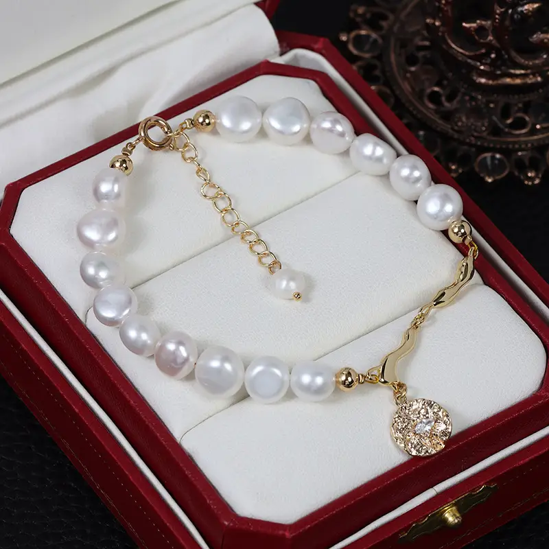 Luxury Pearl Bracelet with Diamond Pendant