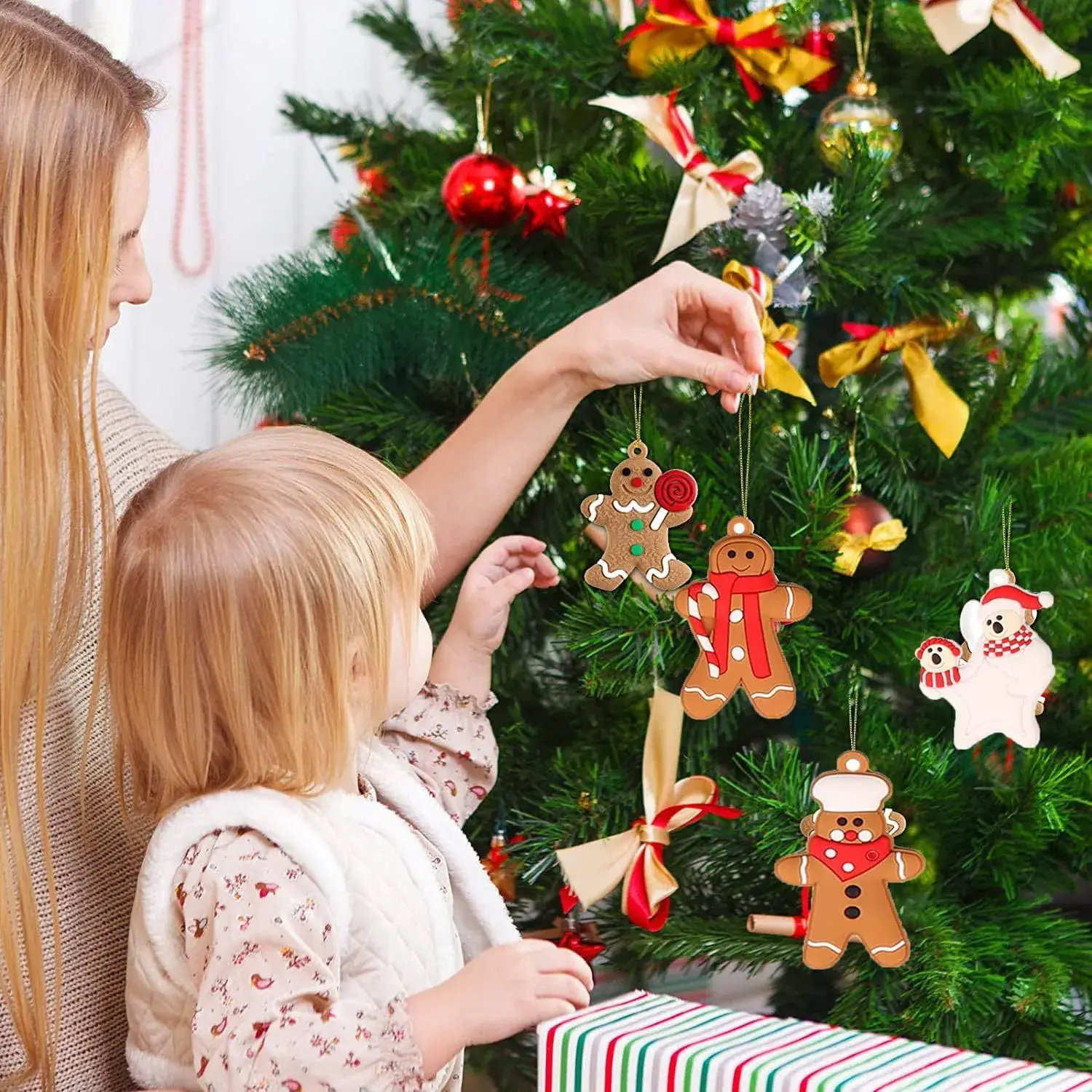 Classic Christmas Gingerbread Man Hanging Ornaments Set — feature 11