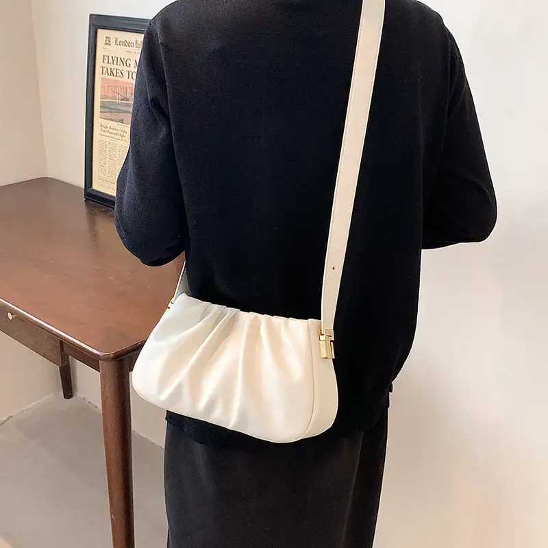 Black Retro Folded Shoulder Bag for Women - Image 8
