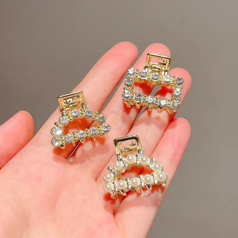 Elegant Pearl Hairpin for Women with Clip Design - Image 8
