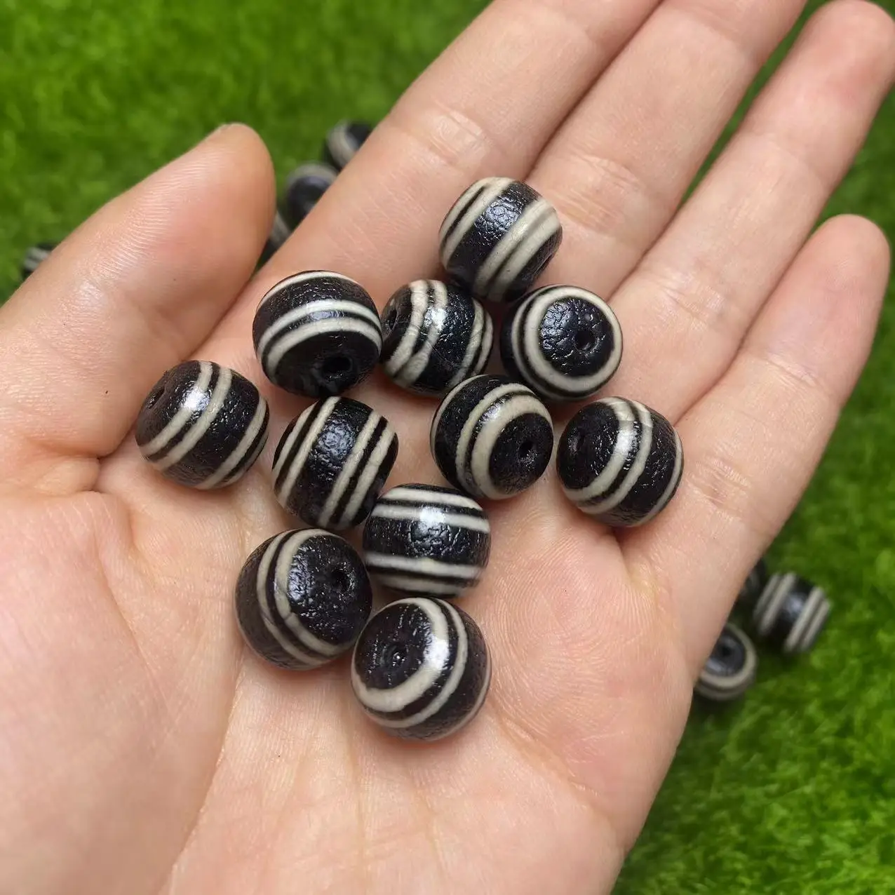 High Oil Coated Ghost Eye Monster Beads 10x12mm - Image 3