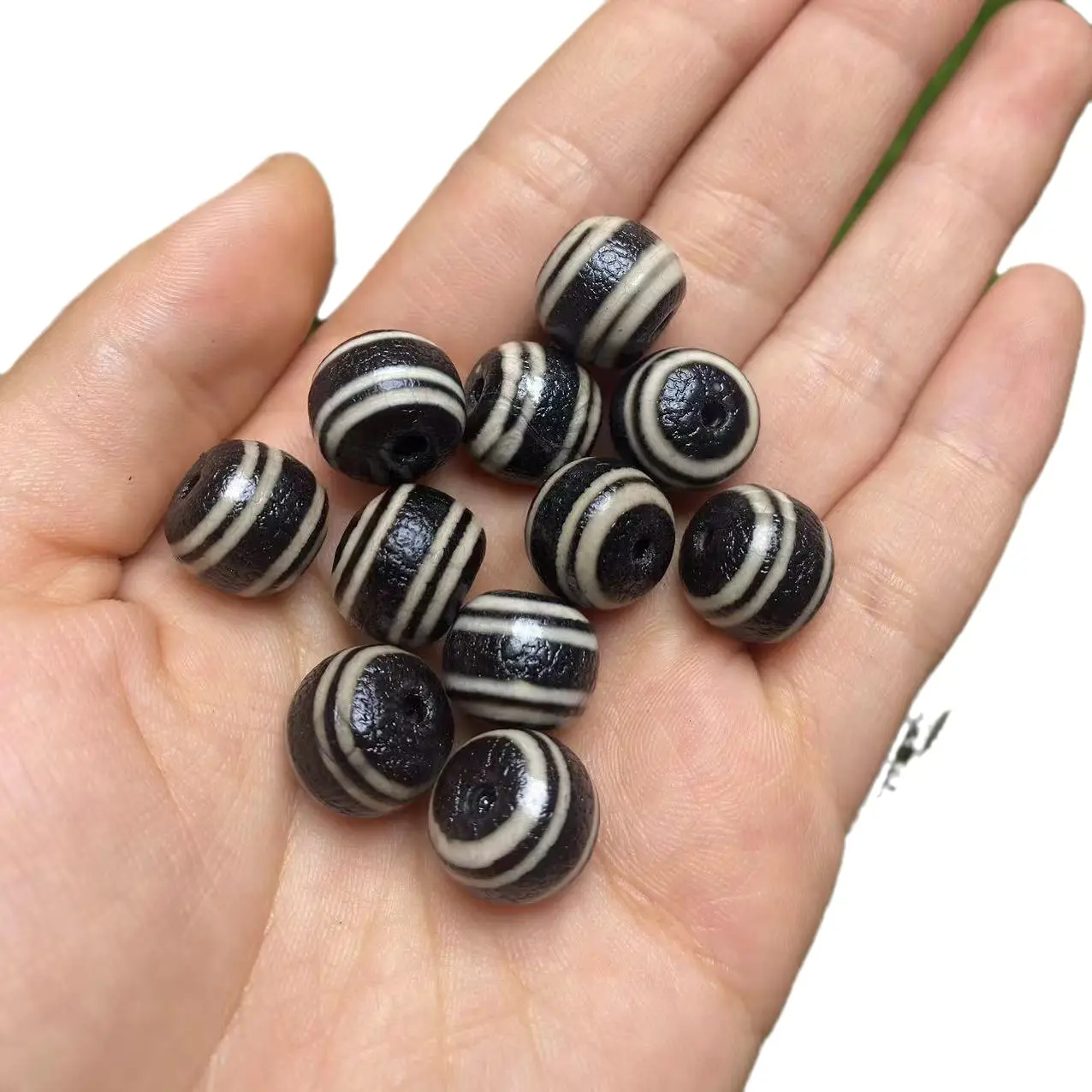 High Oil Coated Ghost Eye Monster Beads 10x12mm - Image 4