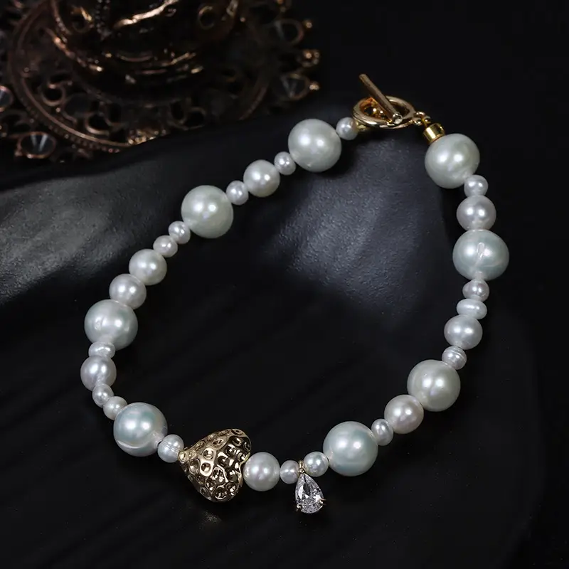 Vintage Natural Pearl Bracelet with Heart Pendant & Gold Clasp - Image 4