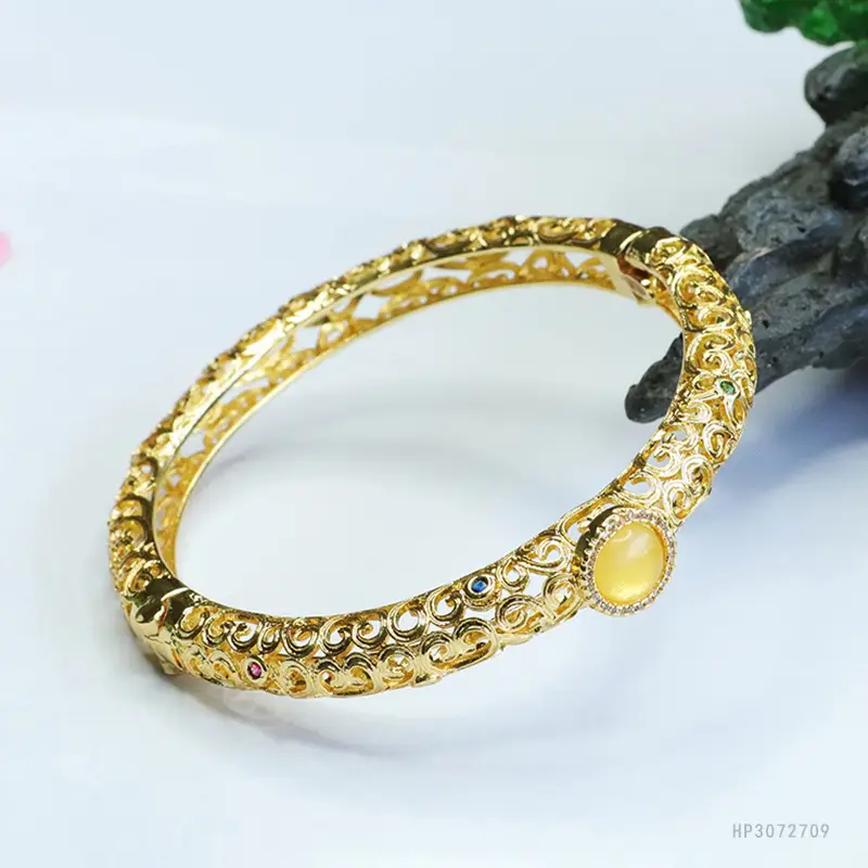 Gold Adjustable Vintage Amber Bracelet — feature 10