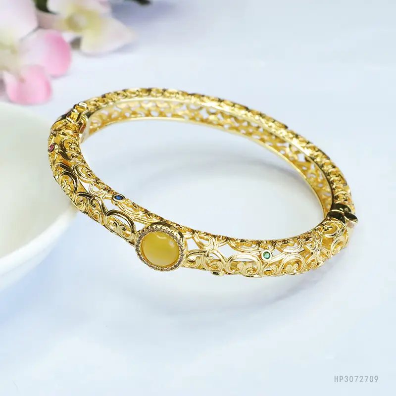 Gold Adjustable Vintage Amber Bracelet — feature 8