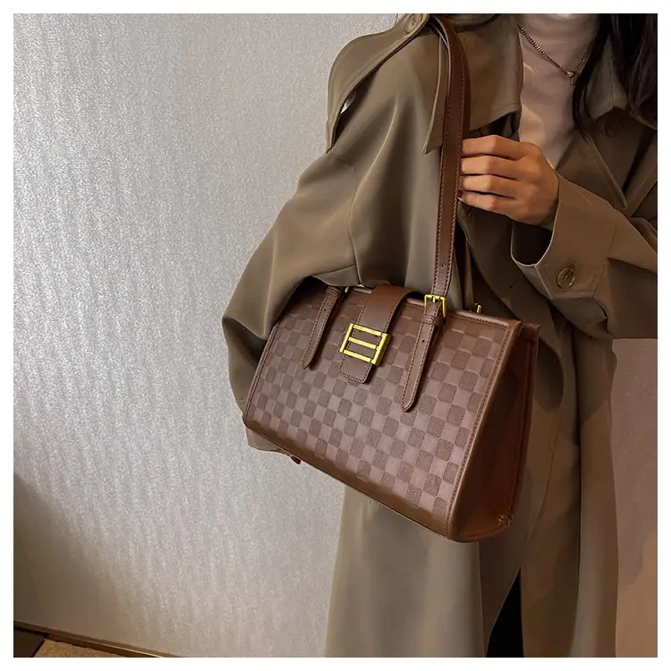 Large Capacity Brown White Textured Shoulder Bag for Women — feature 60