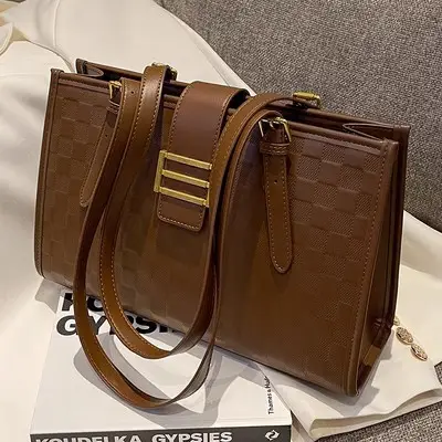Large Capacity Brown White Textured Shoulder Bag for Women - Image 2