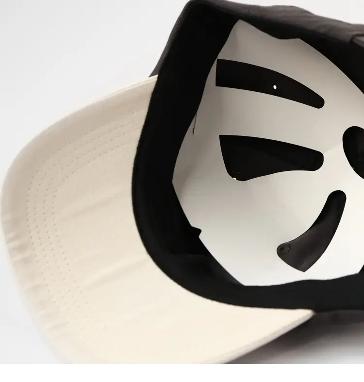Black Korean Style Peaked Cap with Silver Buckle — feature 14